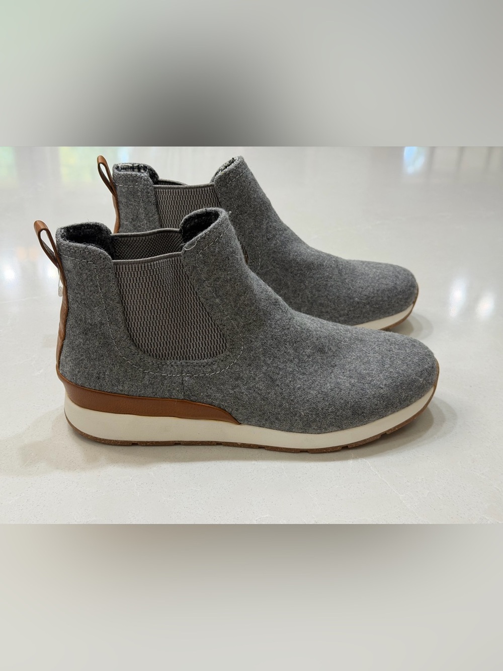 B.O.C. Kara Grey Faux Wool Chelsea NWOB Booties 8.5M